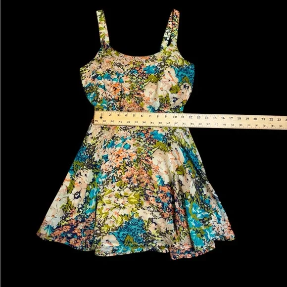 Lucca Couture Dress - Picture 7 of 8